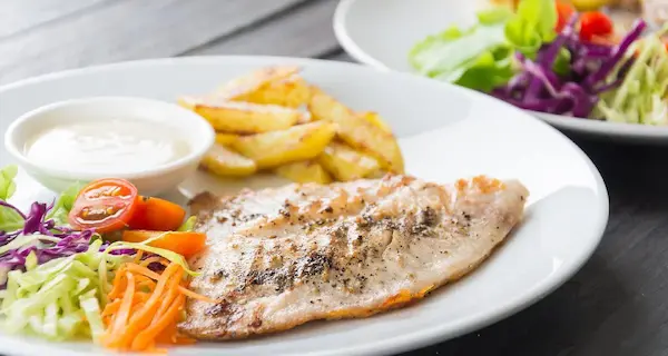 Almuerzos y cenas balanceados para energía sostenible