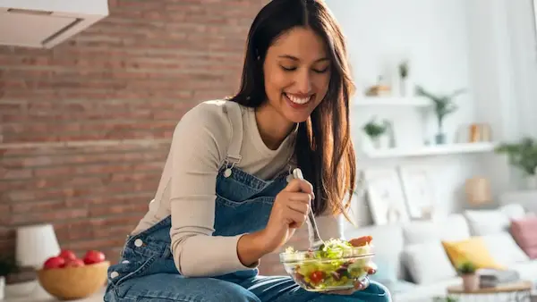 Saltarte comidas ayuda a reducir la grasa abdominal