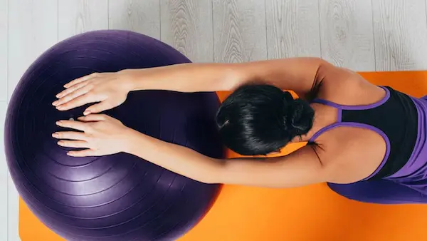 Ejercicios de pilates con pelota