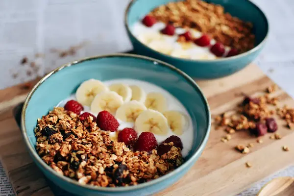 Receta 1 Tazón de yogur griego con frutas y granola